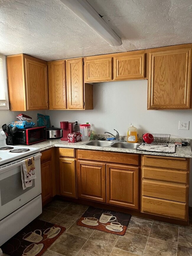 Building Photo - 345 N 300 W