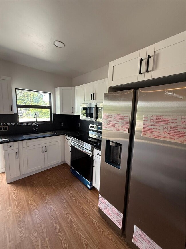 Photo - 512 NW 2nd Ave Unidad B