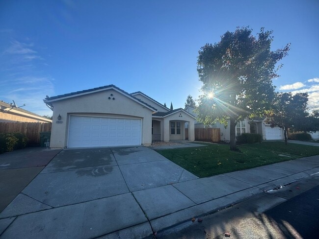 Building Photo - Spacious 4 Bedroom Home in Elk Grove