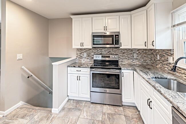 Photo - Hyde Park! 3 bedroom, 2.5 bathroom single family home