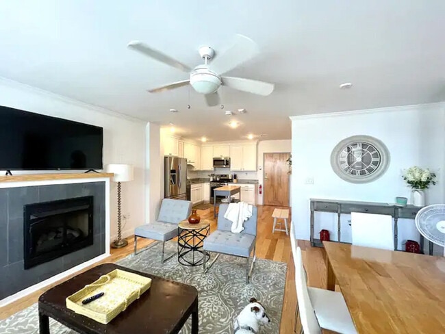 Building Photo - 1008 Tremont St Rental