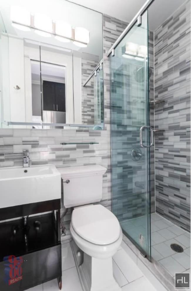 Photo - E 3RD ST. Unidad 5B