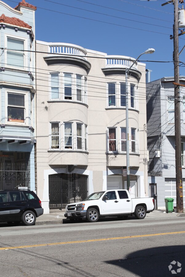 Photo - 450 S Van Ness Ave