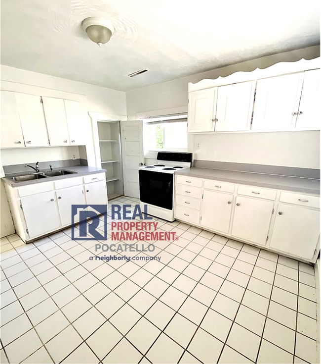 Photo - 3 bedroom 1 bath home - Dogs negotiable with additional fees