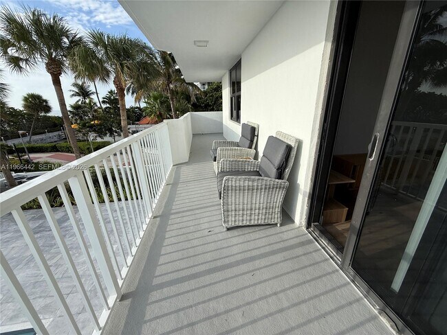 Photo - 4301 Collins Ave Unit 208