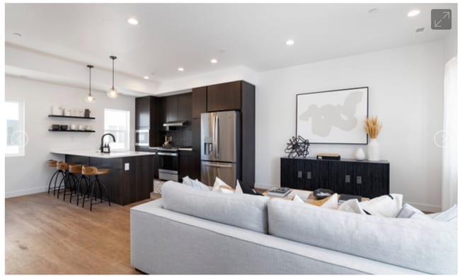 Photo - 1660 S Major St