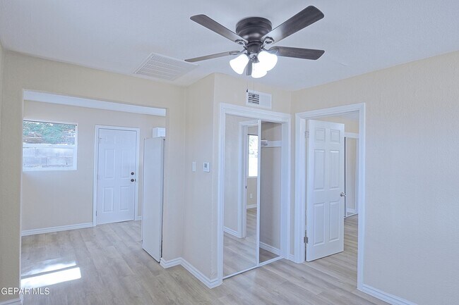 Photo - 4433 Yandell Dr