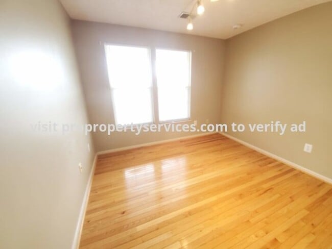 Photo - Beautiful Top Floor Garden Condo In Frederick Unidad M
