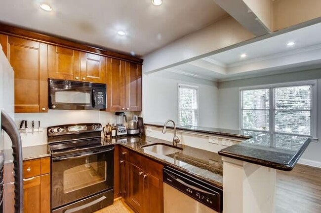 Photo - 2915 N Fulton Dr NE