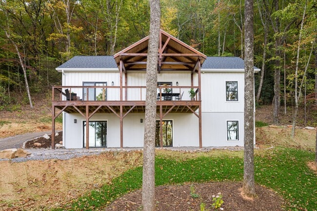Photo - Large New Construction Rental - Old Fort