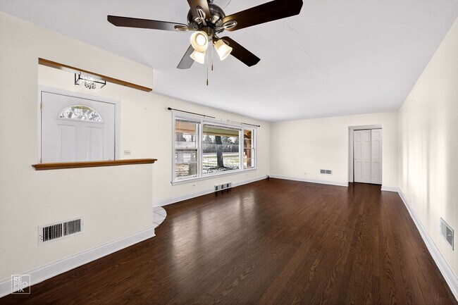 304 W Golf Rd