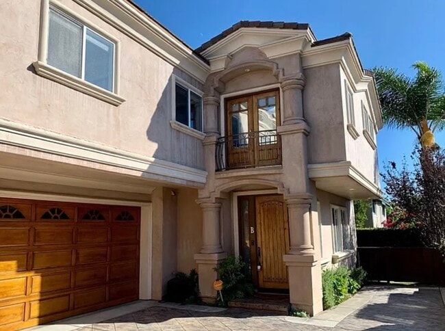 Photo - 2212 Marshallfield Ln Townhome