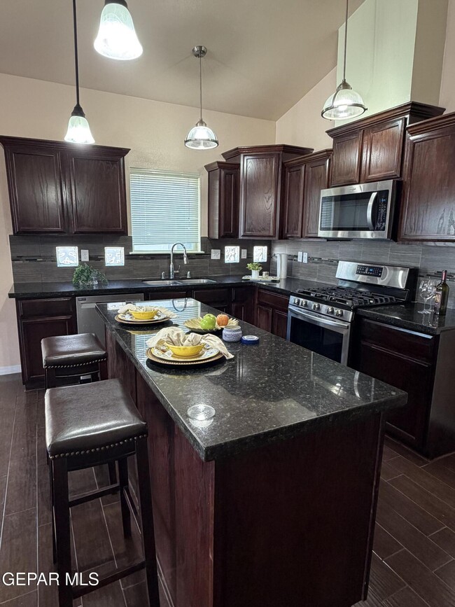 Photo - 13514 Everingham St