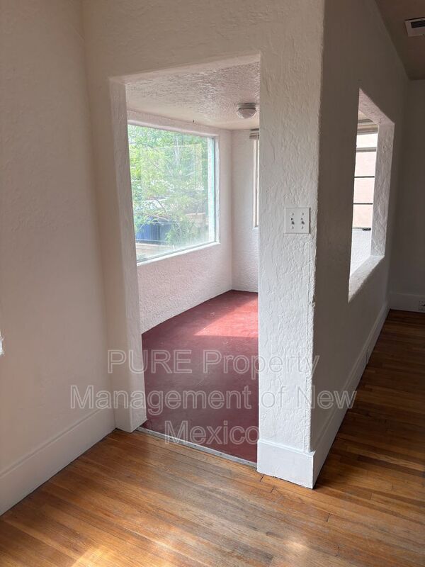 Photo - 404 Harvard Dr SE