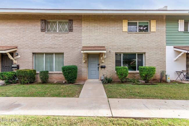 Building Photo - 1586 West Campbell Ave