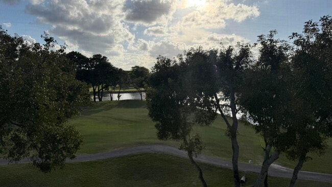 Building Photo - 400 SW 134th Way Unit 411f