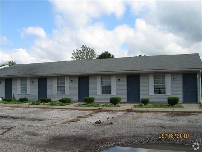 Building Photo - 8310 S US Highway 41 Unit 8310 E Rental