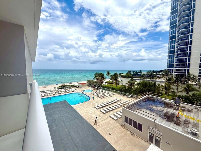 Photo - 19201 Collins Ave Unidad 309