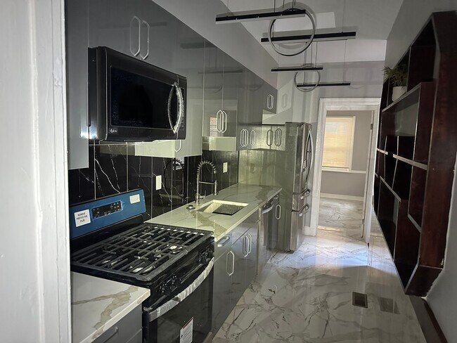 Photo - 311 Gaskill St