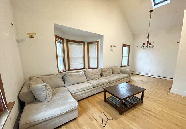 Photo - 1568 Tremont St