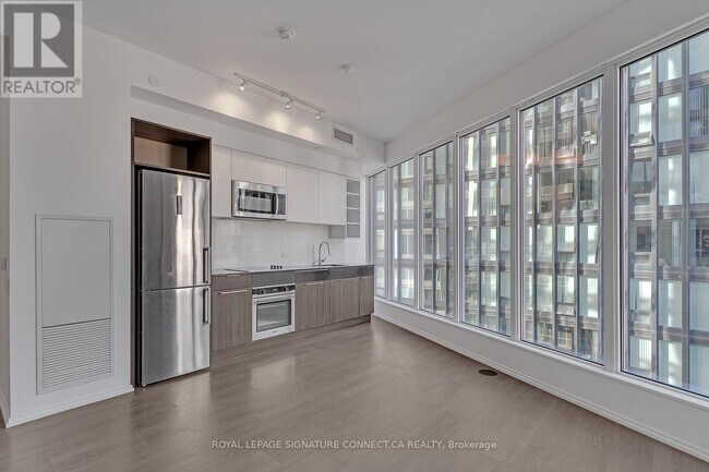 Photo - 68 Shuter St Unit 908