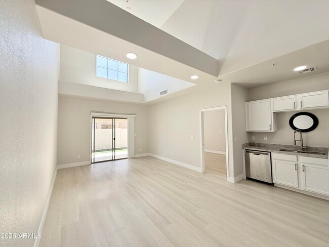 Building Photo - 15677 N 29th St