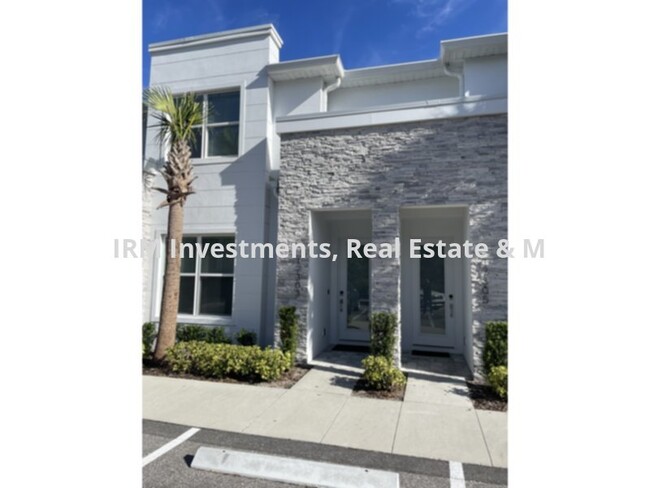 Building Photo - 3 bed 3 bath Townhouse with LOFT and POOL !!!