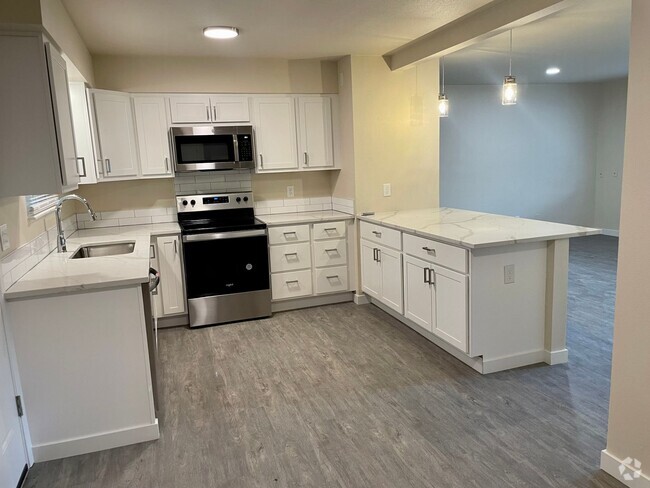 Building Photo - Newly Remodeled 2 Bed 1 Bath Home