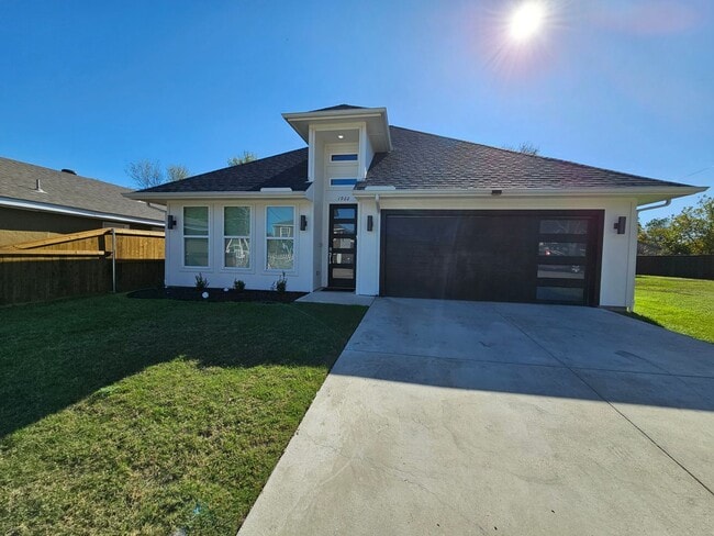 Building Photo - COMING SOON. Rare Gem in Trinity Groves with 2 Master Suites!
