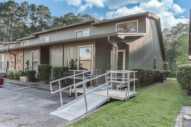Photo - 7224 Lago Vista Ct House