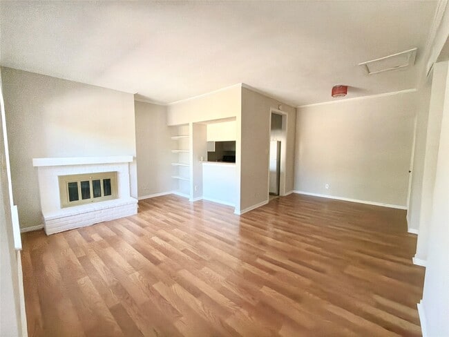 Building Photo - 728 Bering Dr Unit 10