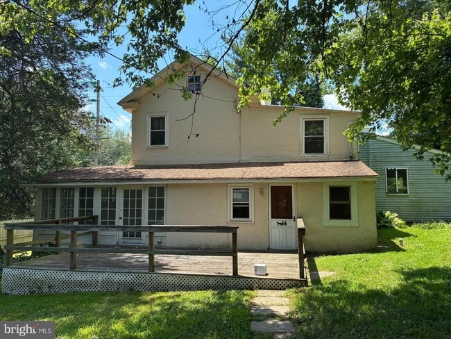 Building Photo - 315 E Street Rd Rental