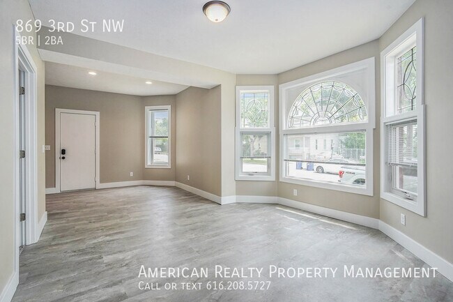 Photo - 869 3rd St NW