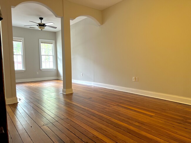 Photo - 406 E 31st St