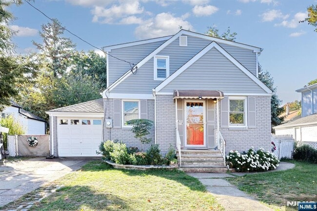 Photo - 18-18 Ellis Ave