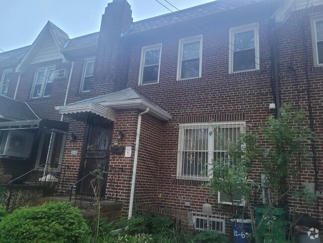 Building Photo - 82-80 161st St Rental