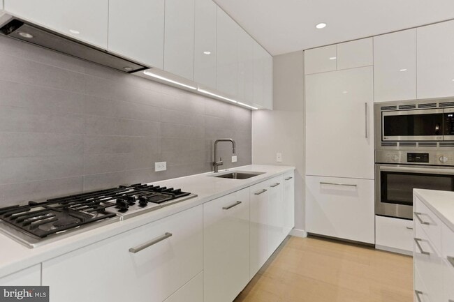 Photo - 1111 24th St NW Unit 85