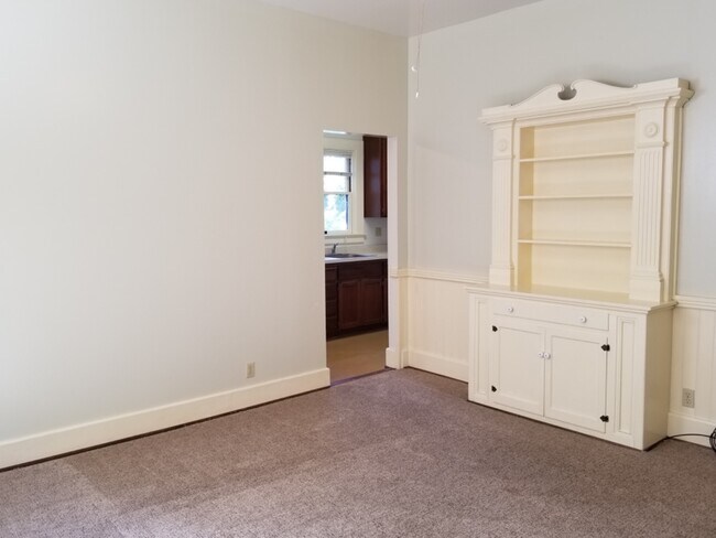 Photo - 512 W 3rd St