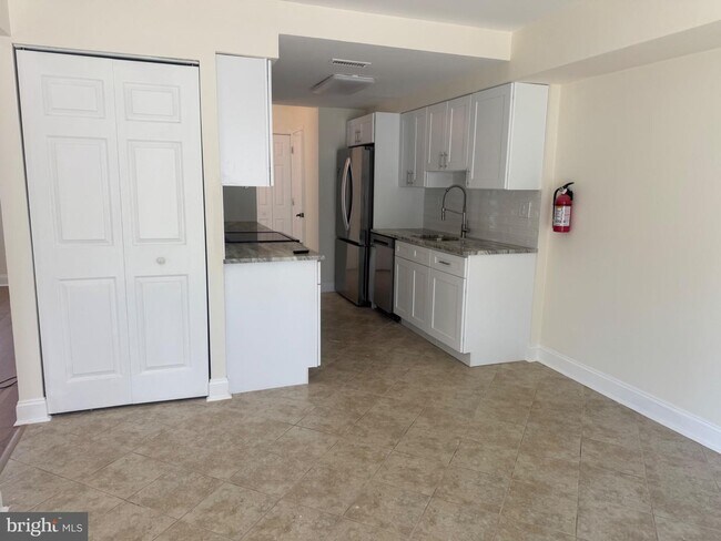 Photo - 220 Deerpark Ct