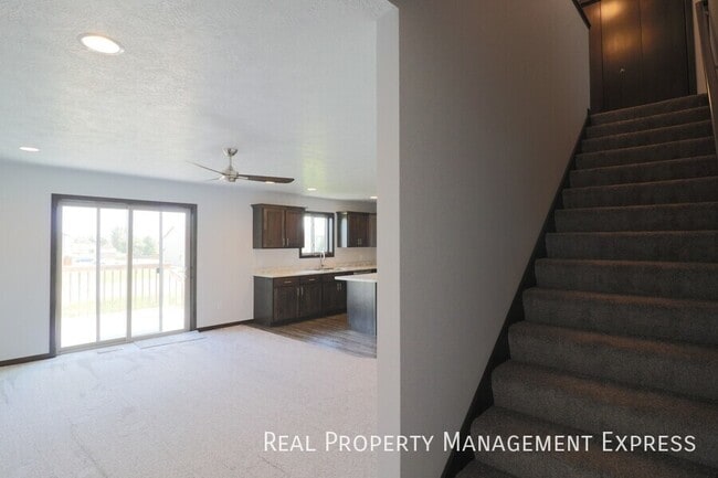 Photo - Amazing 4 Bedroom 3.5 Bathroom Townhome in Sioux Falls