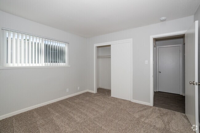 1BR, 1BA - 700SF