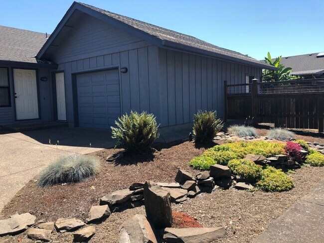 Photo - 2-bedroom 2-bathroom duplex with 2 garages in Eugene!