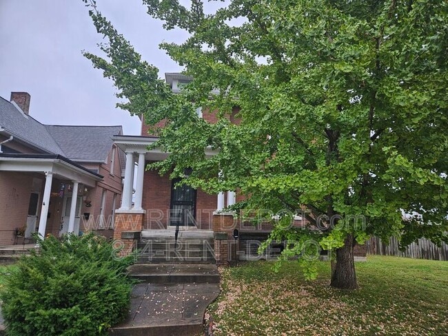 Building Photo - 901 N 2nd Ave