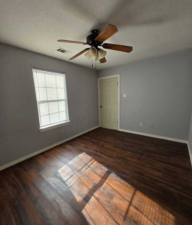 Photo - 11018 Shady Oaks Dr