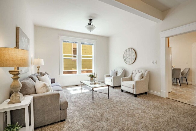 Photo - Charming, Spacious 5-Bedroom Home in York ...