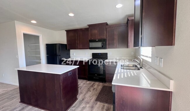 Photo - Magnificent 4BD I 2.5BA Molalla Home