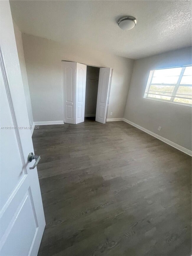 Building Photo - 110 SE 2nd St Unit 200