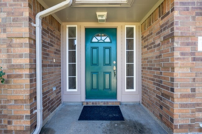 Photo - 1520 Strasburg Cir