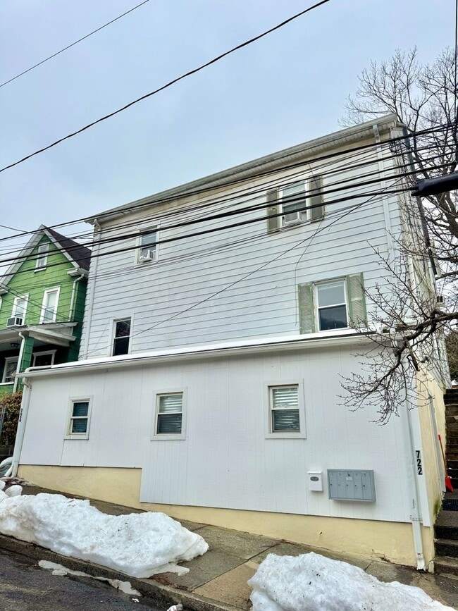 Building Photo - 722-724 Atlantic Street Unit 3