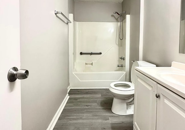 Photo - 136 Melba Ave SW